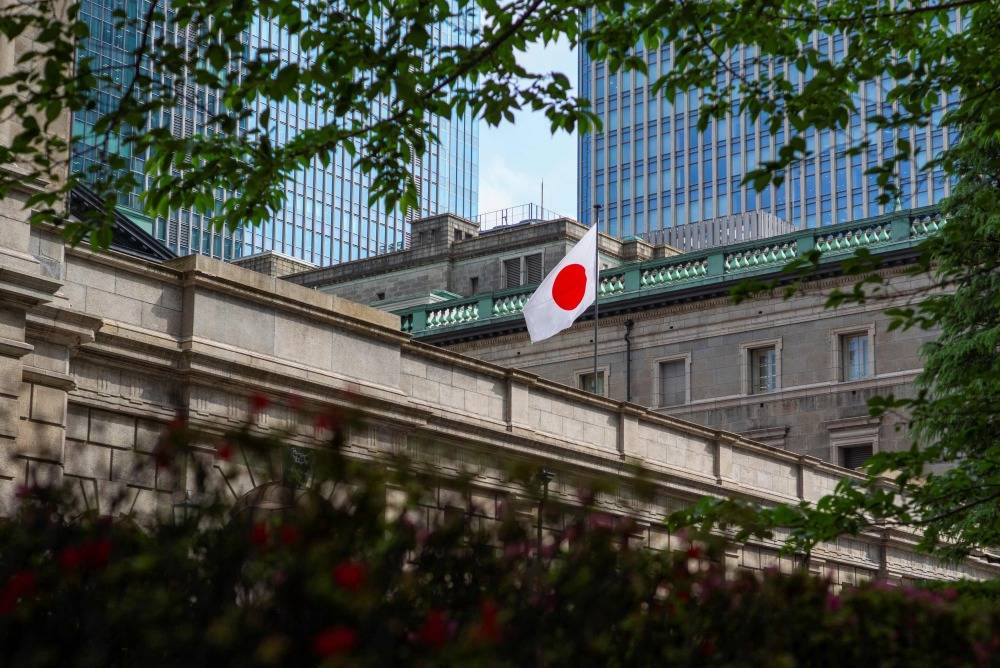 日本央行决定维持现行货币政策